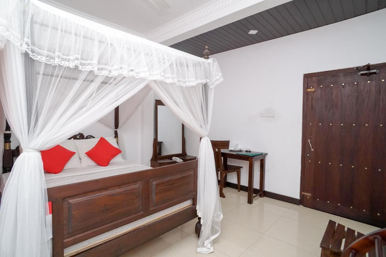 Shirantha Hotel Galle Exterior photo